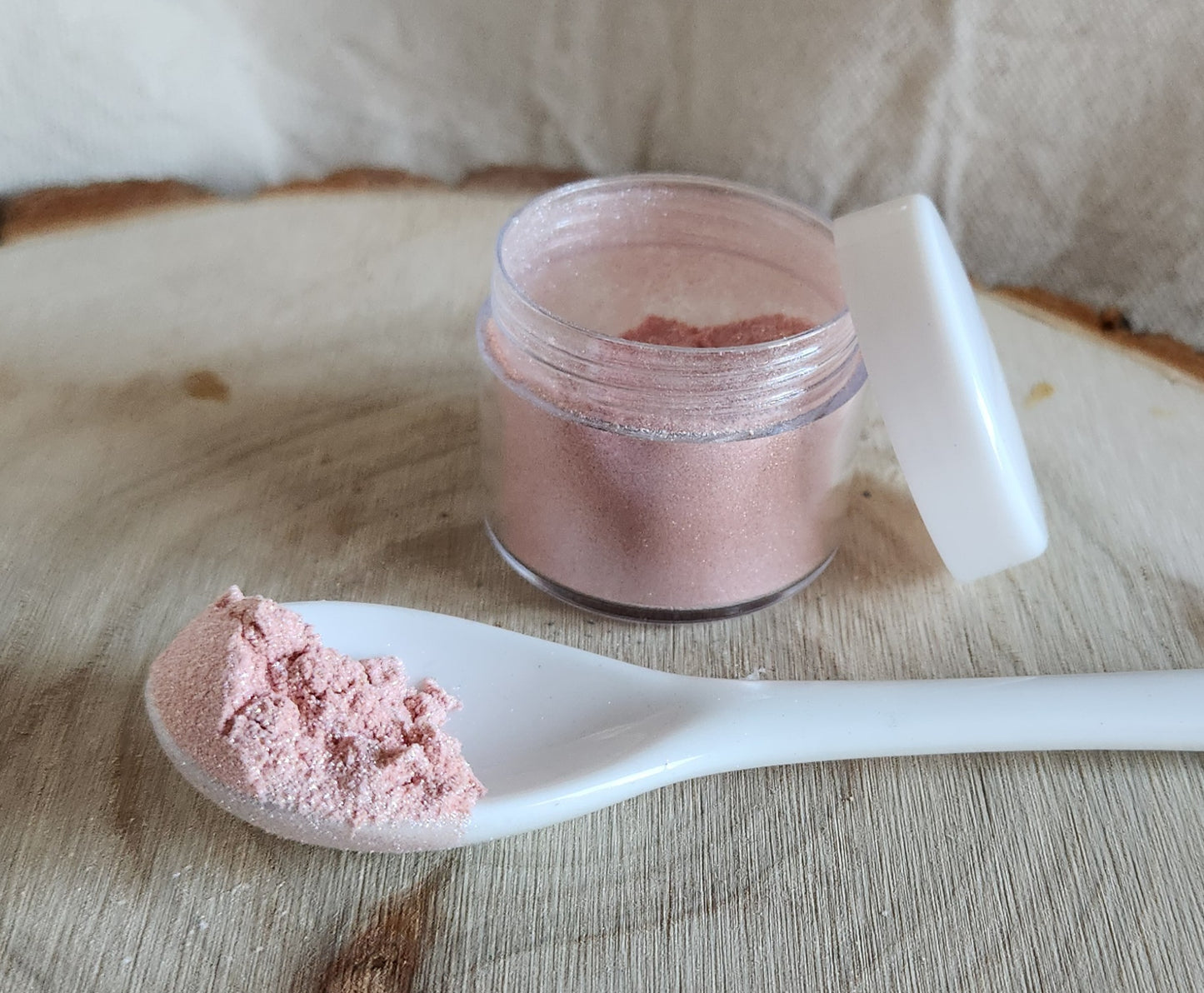Rose champagne -poudre scintillante pour le corps
